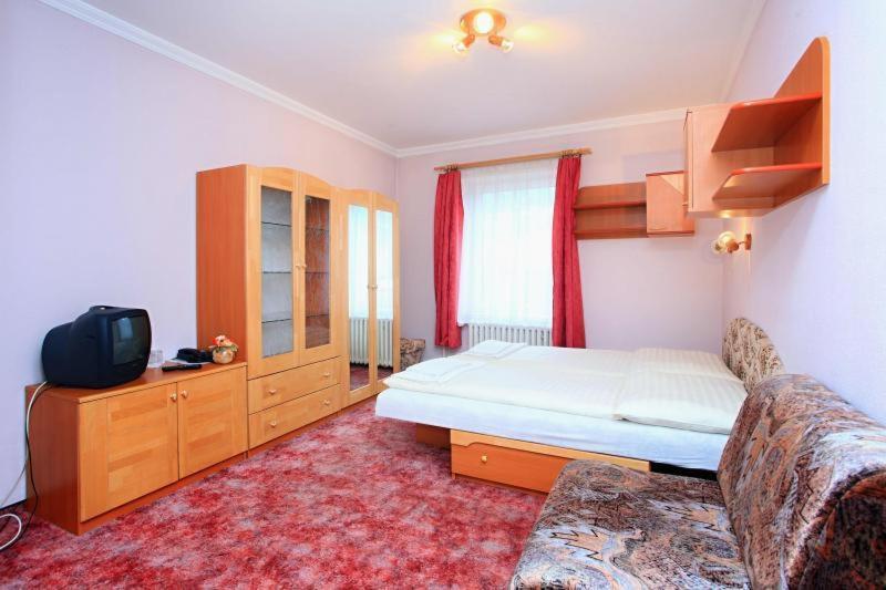 Hotel Central Kremnica Room photo
